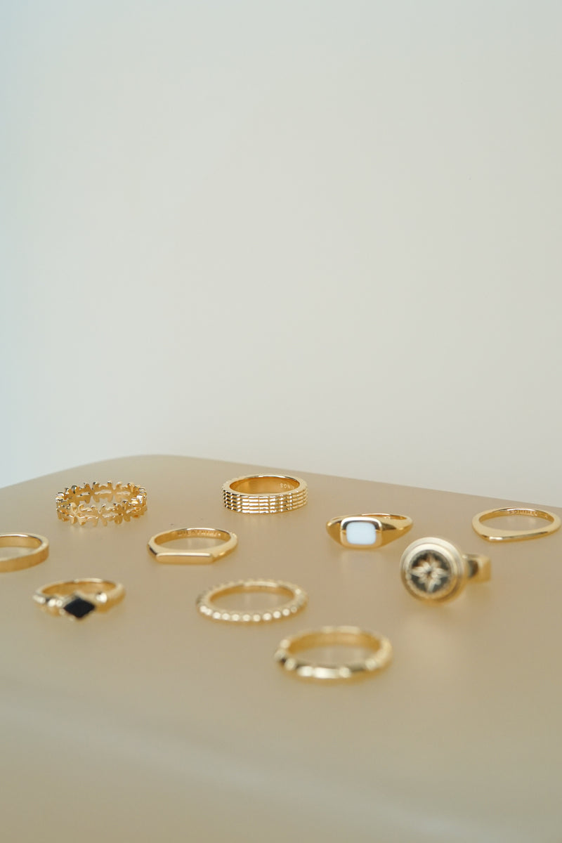 Clover club index ring gold plated