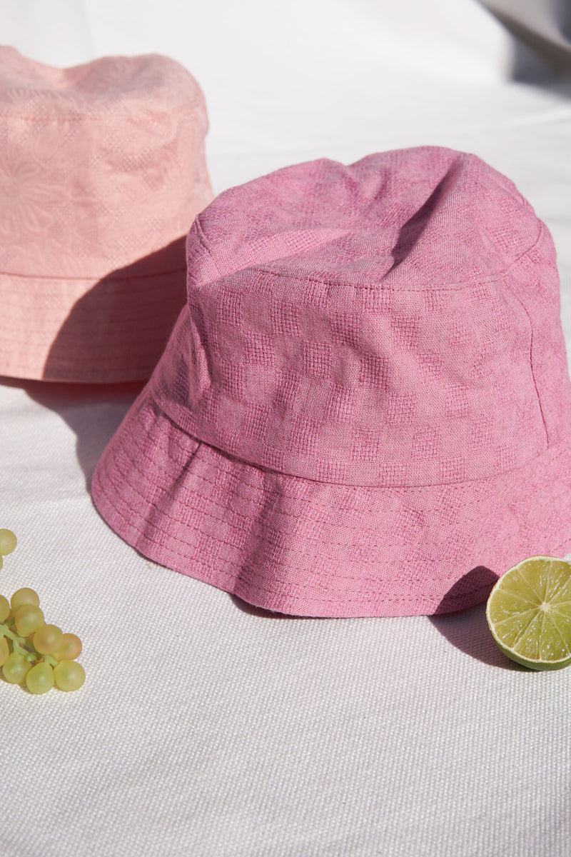 Fuchsia bucket hat