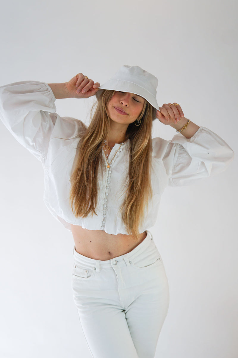 White dots bucket hat