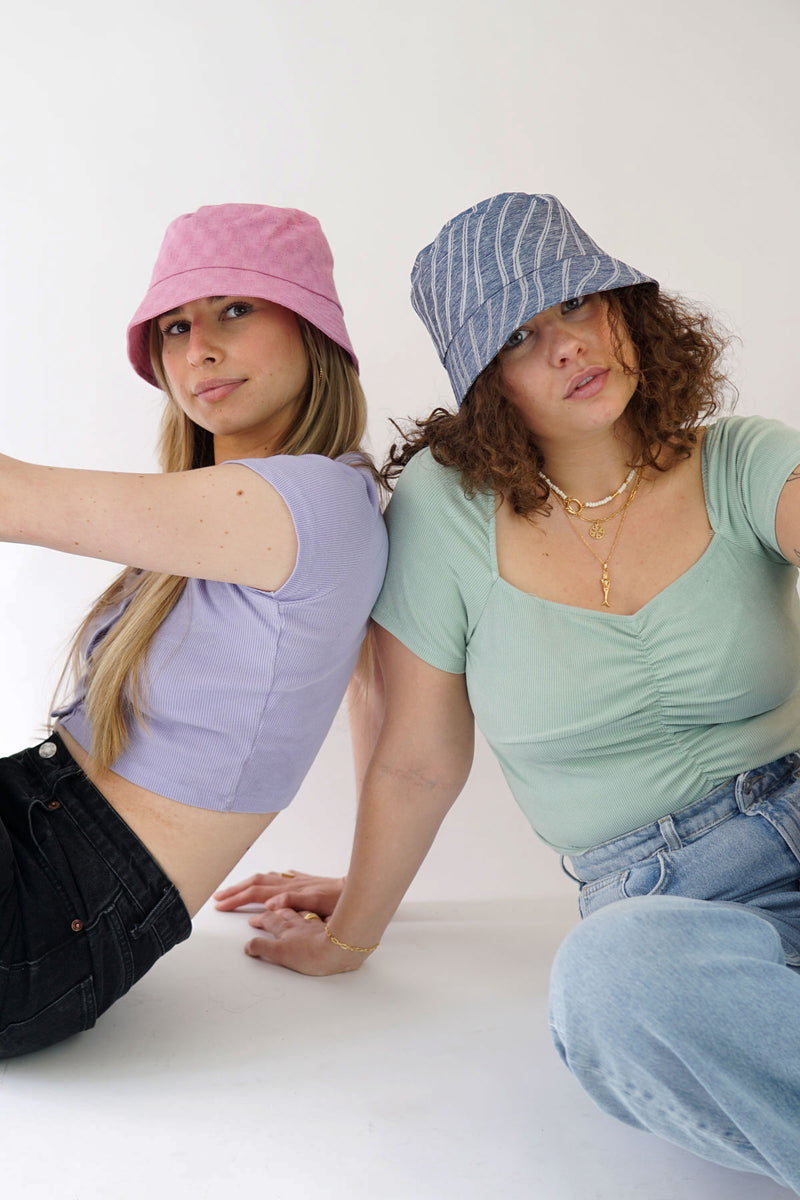 Fuchsia bucket hat