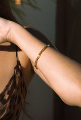 Signature chain bracelet gold plated