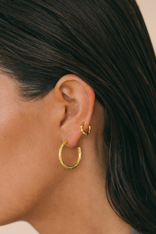 Wanderlust hammered hoop gold plated (24mm)