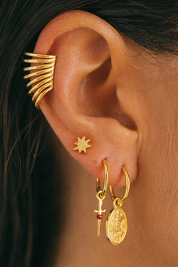 Hammered star stud earring gold plated 