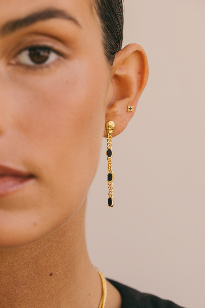 Black dotted chain earring gold plated 