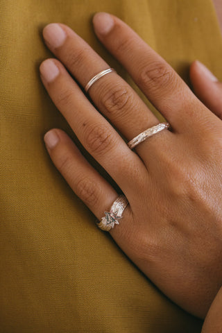 Hammered star pinky ring silver 