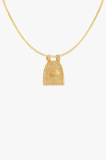 Scallop Medallion Necklace Gold Plated