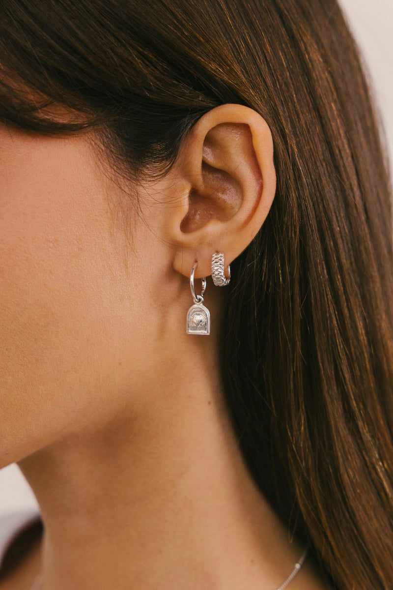 Scallop Medallion Hoop Silver