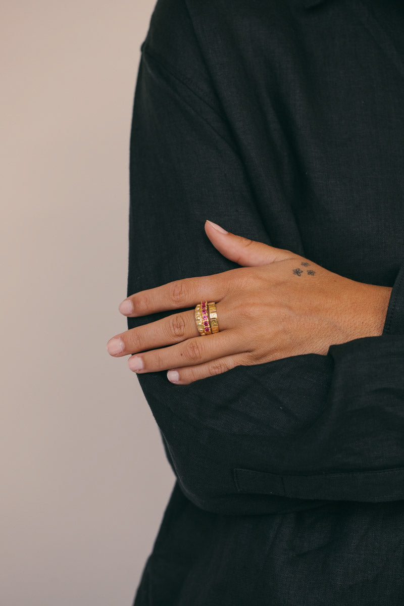 Roman dots ring gold plated