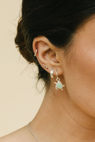 Water ripple huggie silver