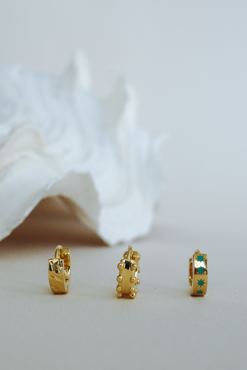 Water ripple huggie gold plated