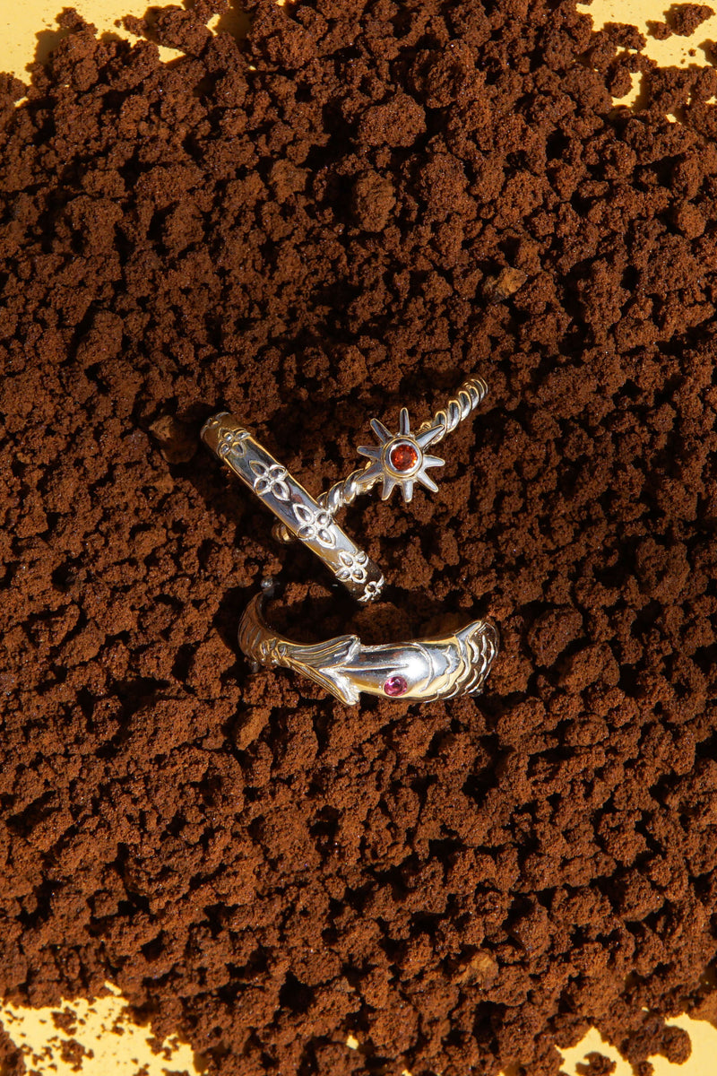 Floral Embrace Ring Silver