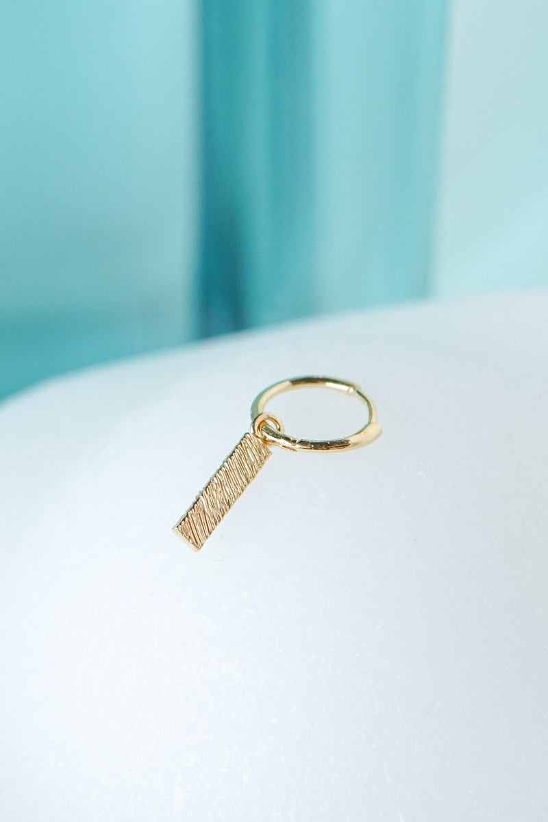 Texture bar earring gold plated