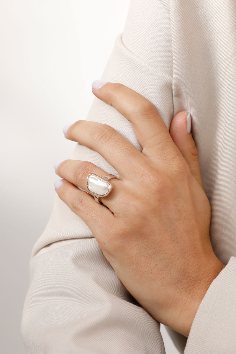 Baroque pearl ring silver