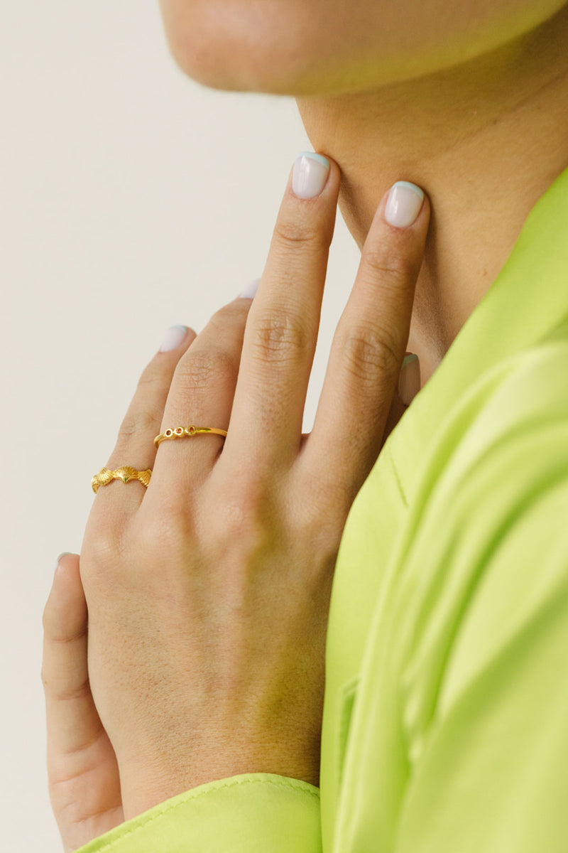 Shell pinky ring gold plated