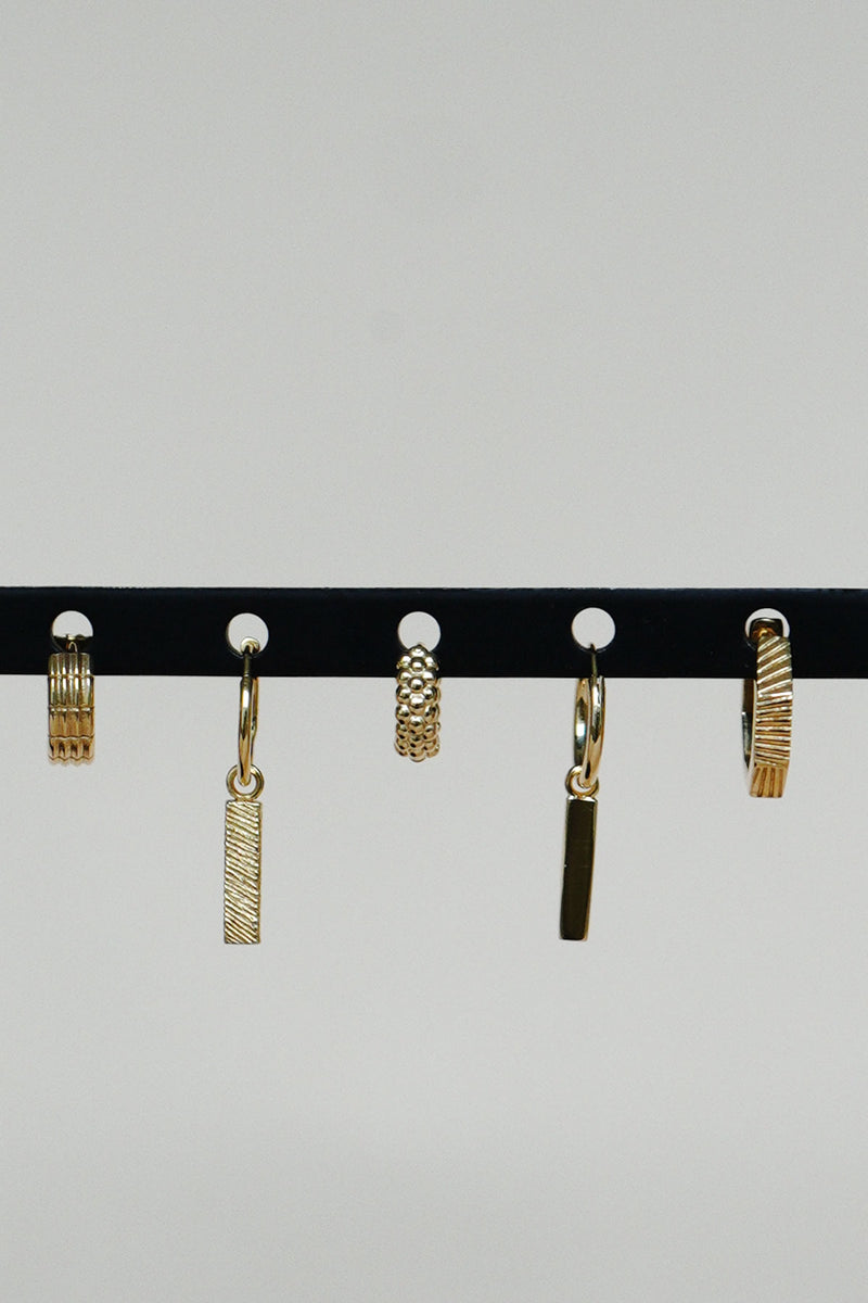 Texture bar earring gold plated