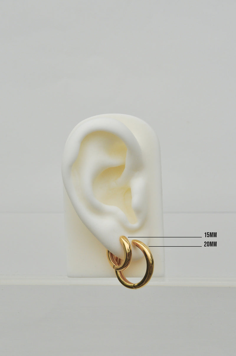 Classic huggie gold plated small (15mm)