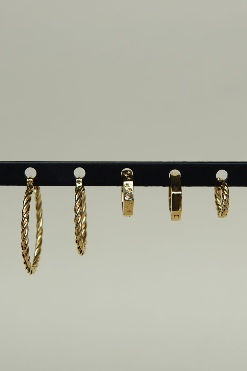 Twisted croissant hoop earring gold plated 13mm
