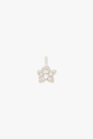 Flower with pearl stud earring silver