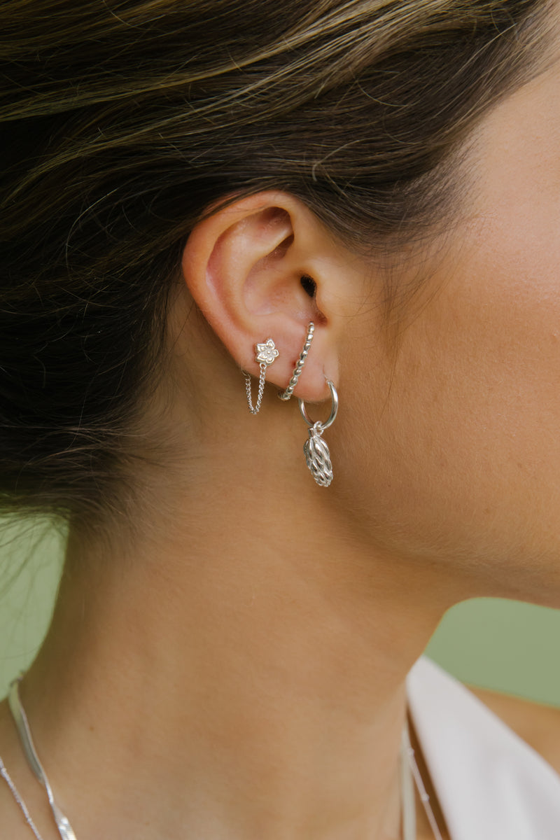 Dotted ear jacket silver