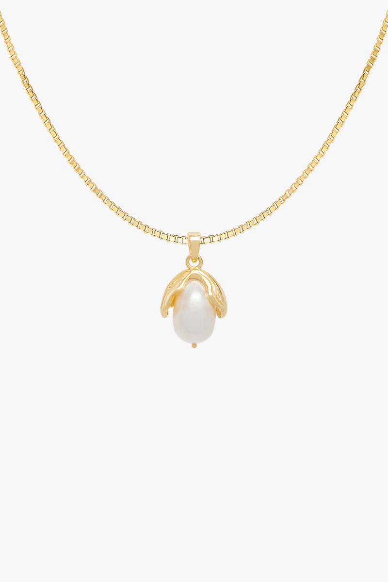Pearl leaf necklace gold plated