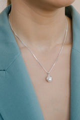 Pearl leaf necklace silver