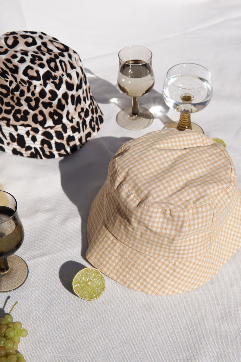 Check mate beige bucket hat