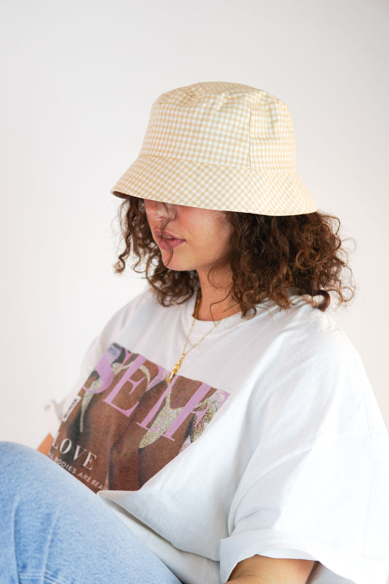 Check mate beige bucket hat
