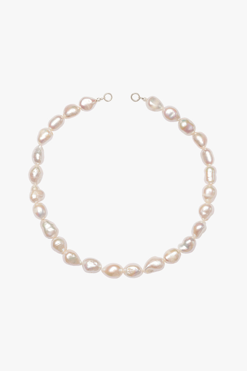 Statement pearl necklace silver